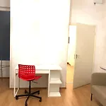 Flatmetro Rooms