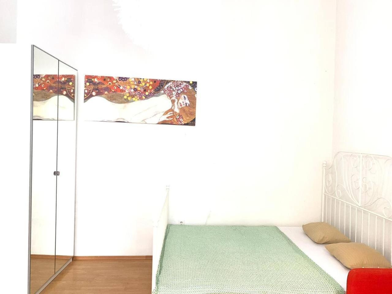 Flatmetro Apartment *